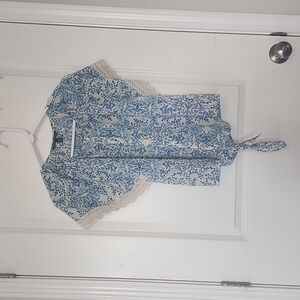 Victoria Secret's Tie Front Lace Trimmed Flutter Sleeve Blouse Size Small